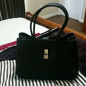 Henri Bendel tote- NWOT